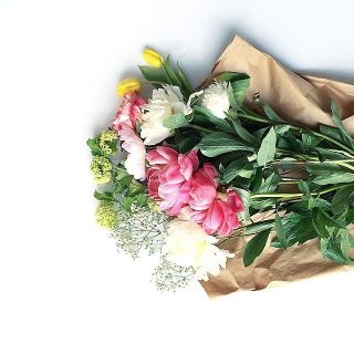 Colocando um pouco de cor no armário-cápsula