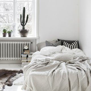 Colocando um pouco de cor no armário-cápsula